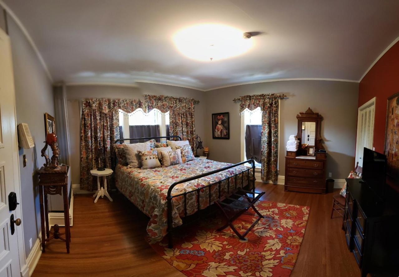 Chocolate Mansion Bed & Breakfast Sioux City Exterior photo